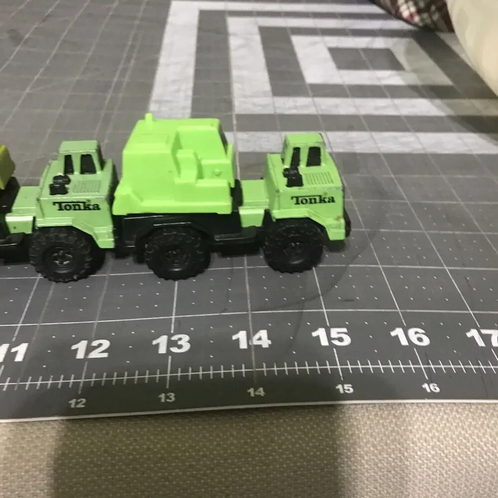 Lot Tonka Construction Truck Crane Green W/O Boom 1994 Tonka Corp. Needs Cleaned